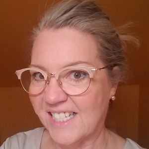 Meet your Posher, Cynthia